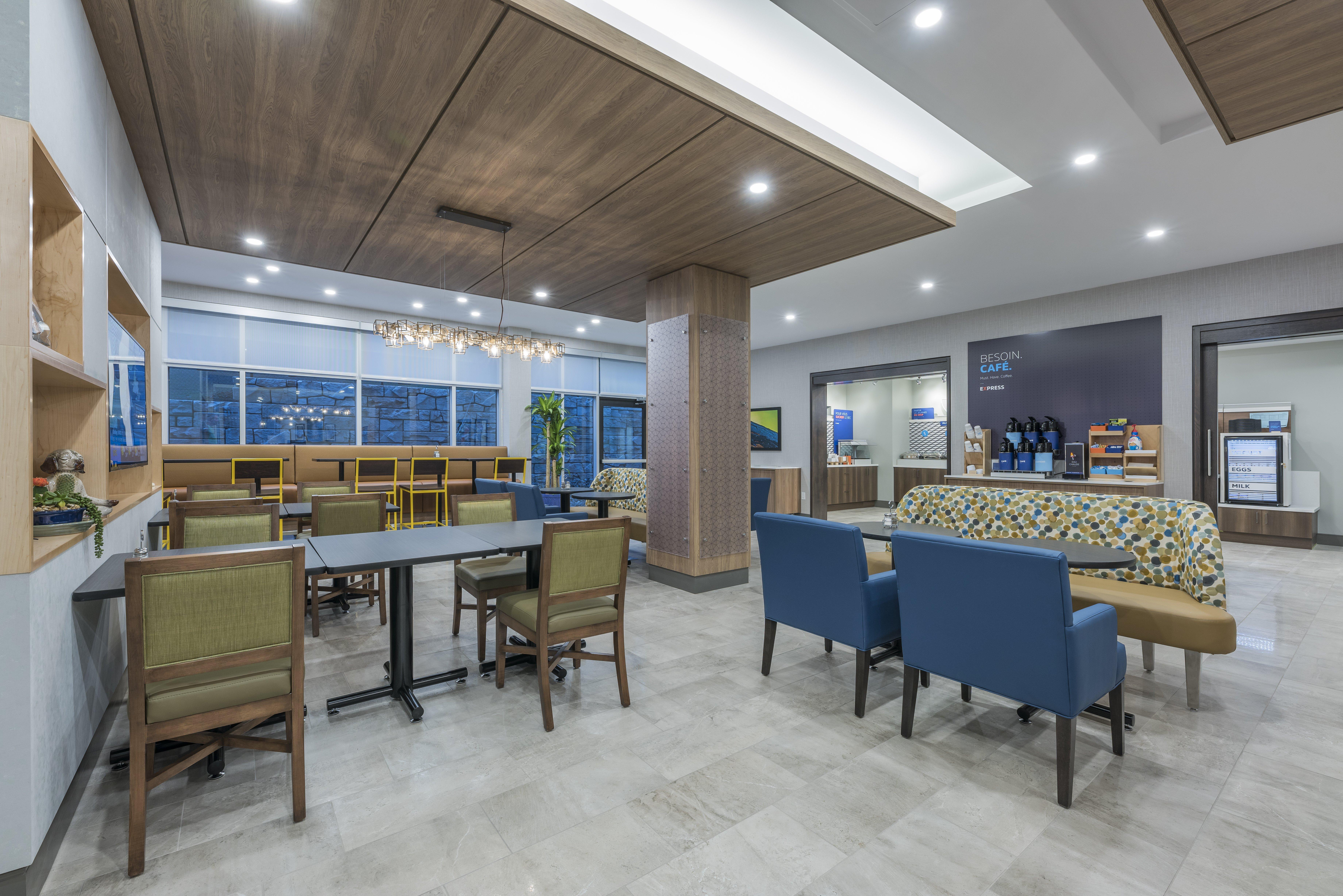 Holiday Inn Express & Suites Moncton By Ihg Exterior foto